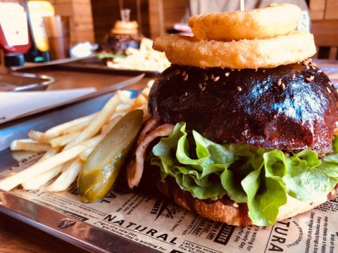 山形　アメリカンなお店　おいしい　ピザ　ハンバーガー　 (2)